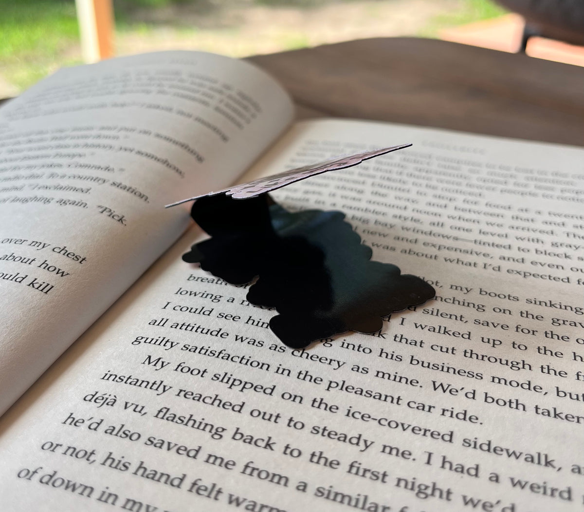 I like my books dark & twisty like my soul magnetic bookmark